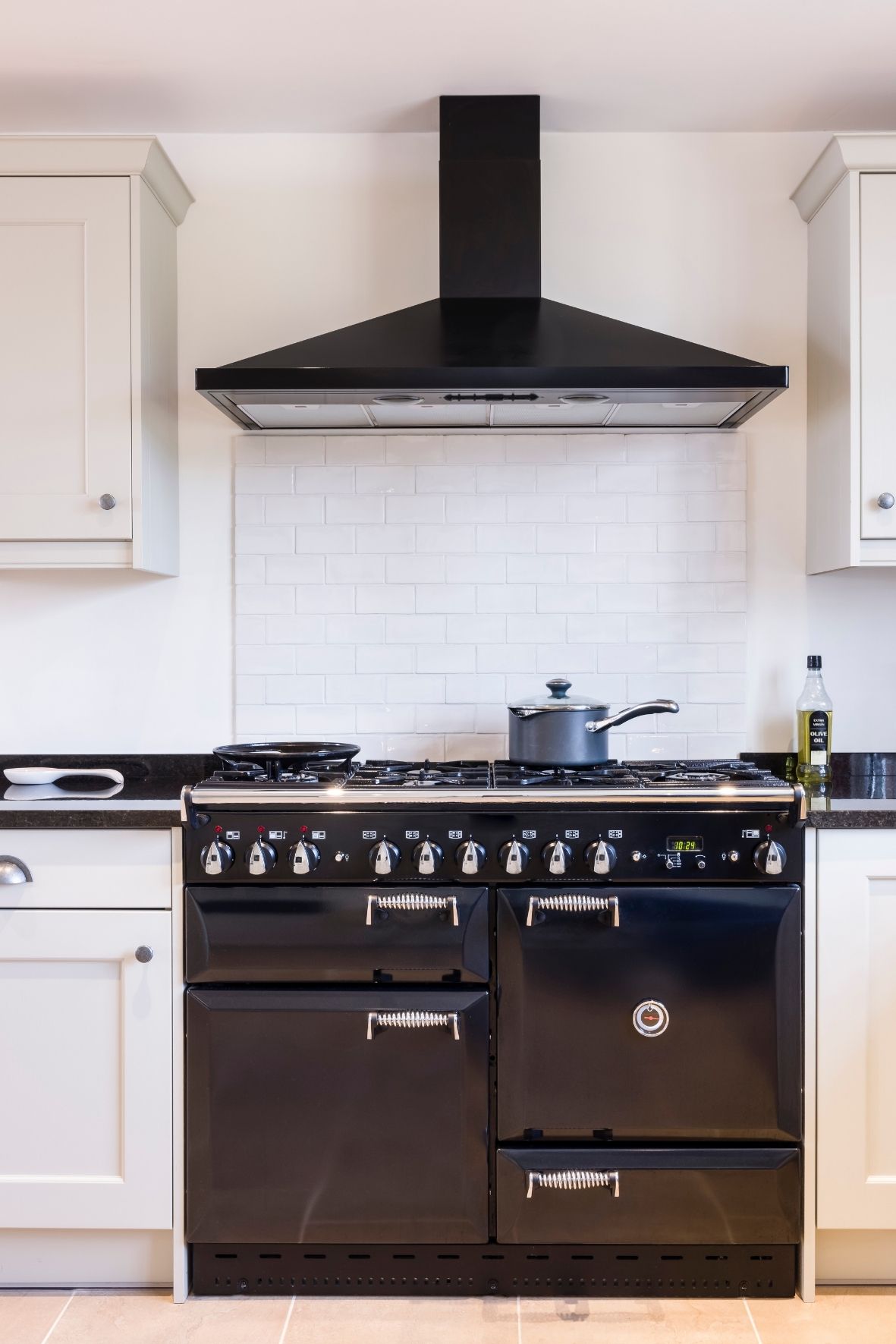 Travaux de dépose et démontage d’éléments de cuisine dans un espace résidentiel en rénovation  à Gaspé
